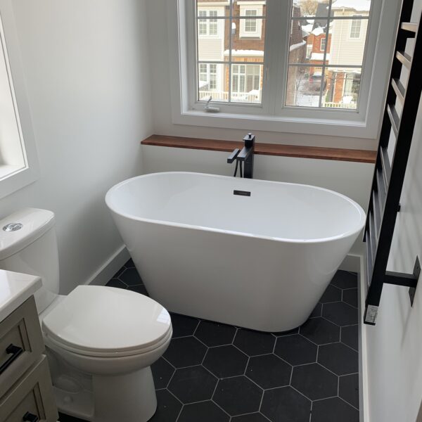 Modern Grey & Black 4-Piece Ensuite Bathroom